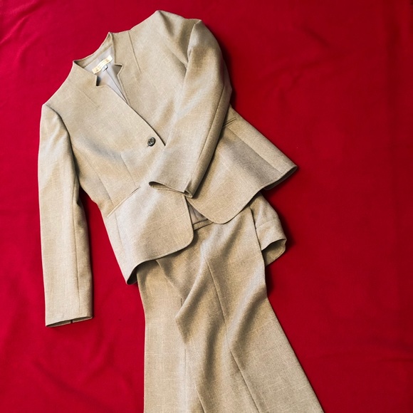 Tahari Suit - Picture 8 of 8